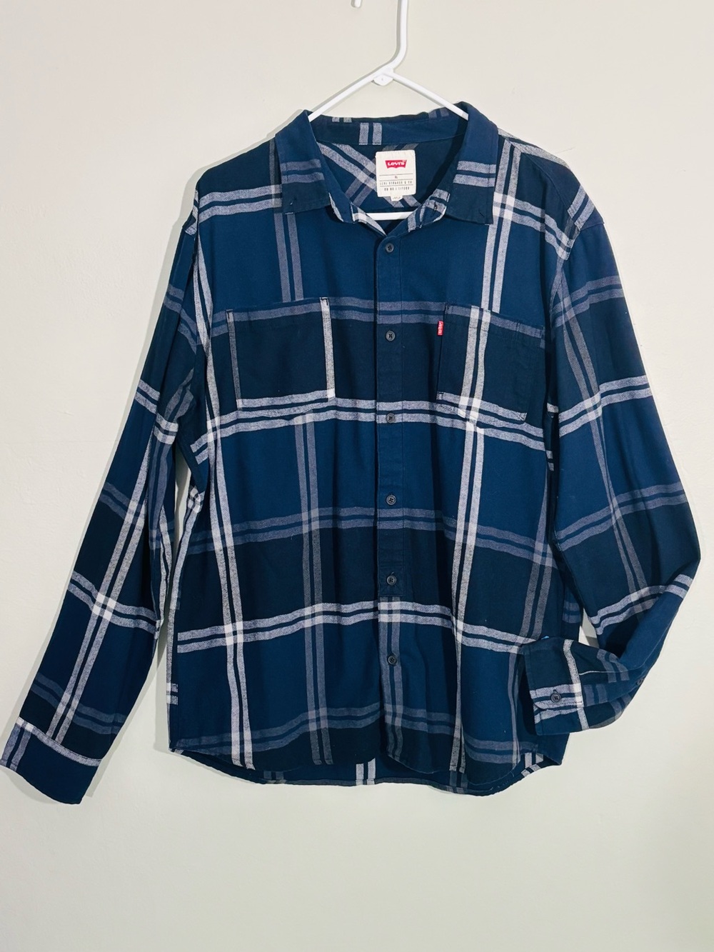 Levi’s blue plaid flannel shirt XL